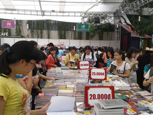 หนังสือกว่า 15,000 เล่มจะได้รับการจัดแสดงในงานแสดงหนังสือฤดูใบไม้ร่วงปี 2014